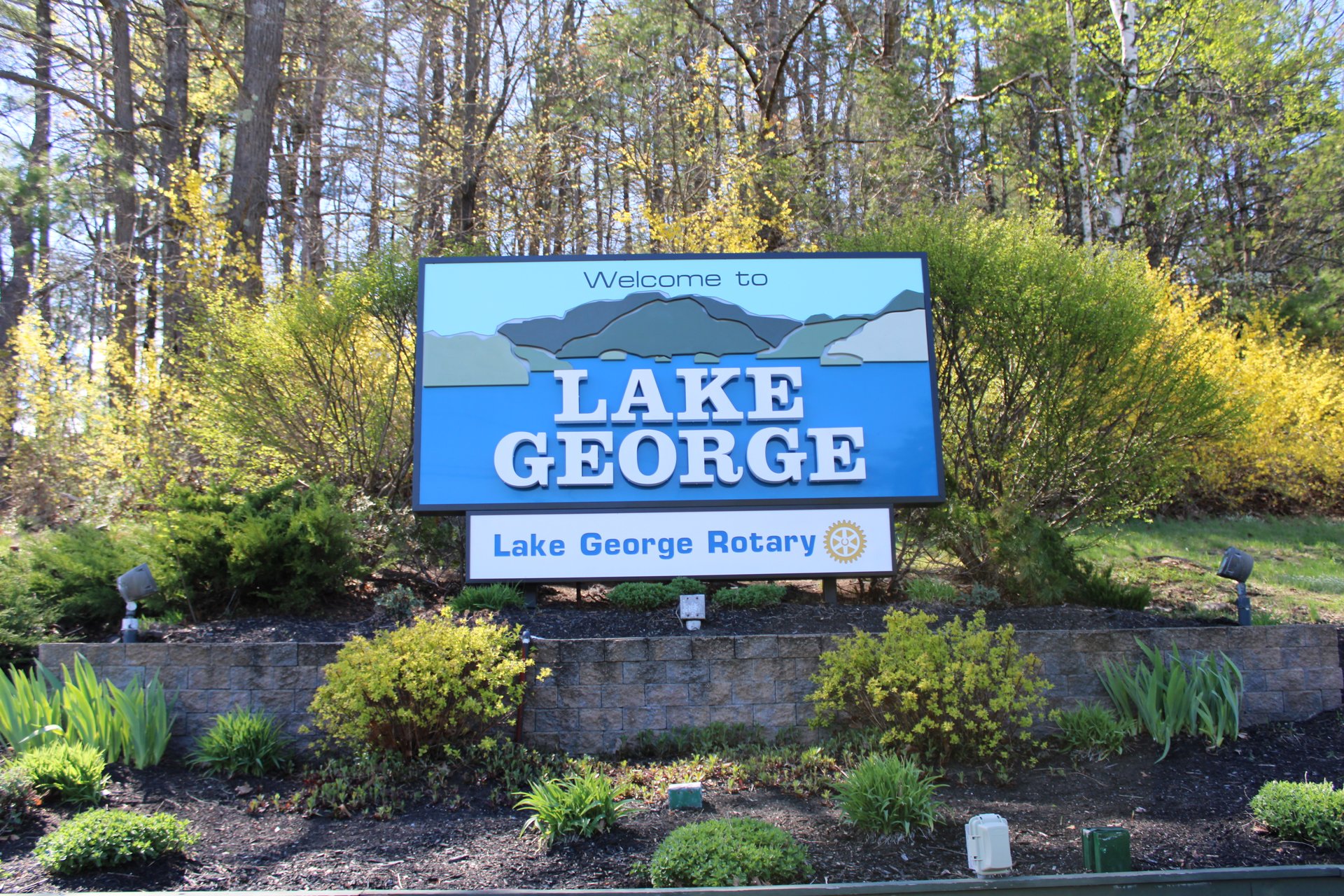 Lake George Rotary Unveils New Welcome Sign!